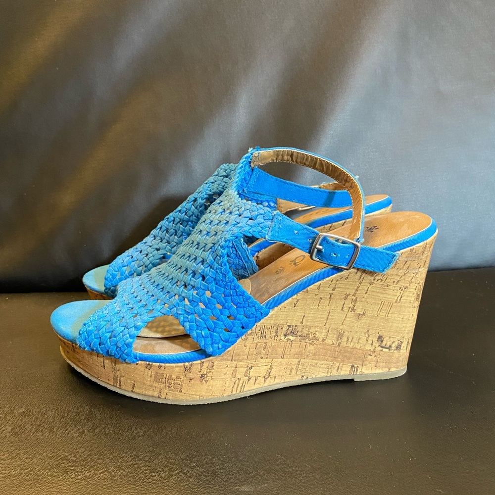 MUDD Blue Wedge Sandals - Picture 4 of 7